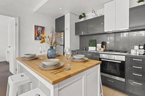 Ink Echelon Escape - Accommodation Broadbeach 0