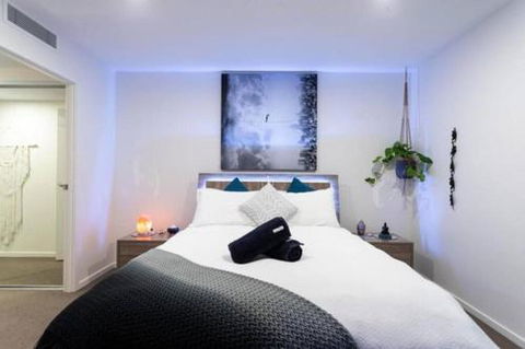 Inner City 1 Bedroom Apartment With Rooftop Pool And Parking - Serain Residences - Accommodation Broadbeach 2