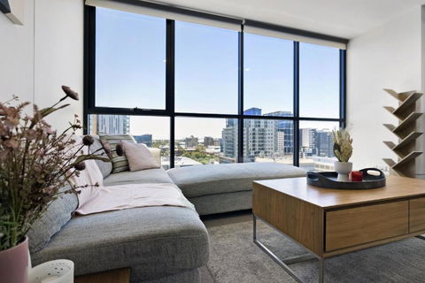 Isaac - The Cityscape View Apartment - Accommodation Broadbeach 0