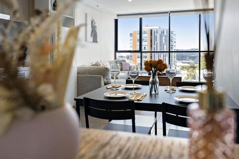 Isaac - The Cityscape View Apartment - Accommodation Broadbeach 1