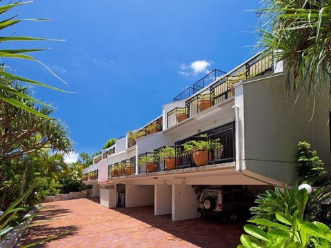 Inviting Balcony, Tranquility By The Beach - Accommodation Broadbeach 3