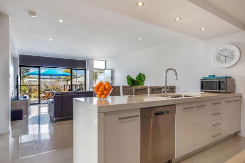 Interlude Apartment - Accommodation Broadbeach 3
