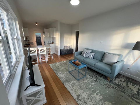 Irene June Coastal Retreat - Accommodation Broadbeach 1
