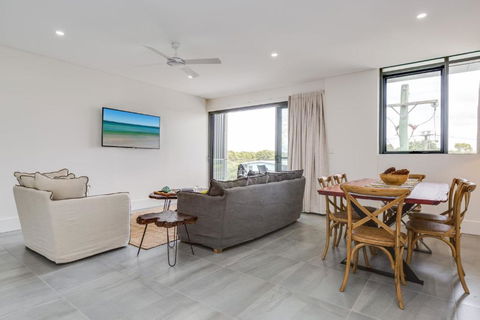 Ishtar Apartment 4- Best Water Views - Accommodation Broadbeach 3