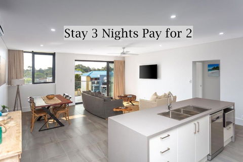 Ishtar Apartment 4- Best Water Views - Accommodation Broadbeach 0