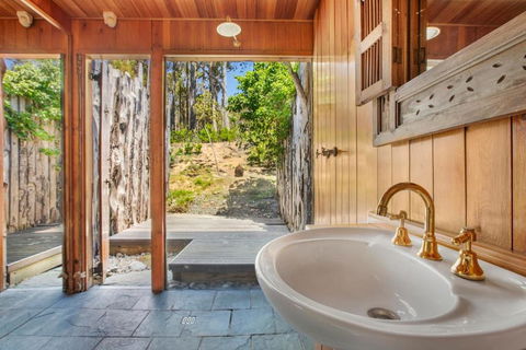 Island Cottage - Bruny Island - Accommodation Broadbeach 3