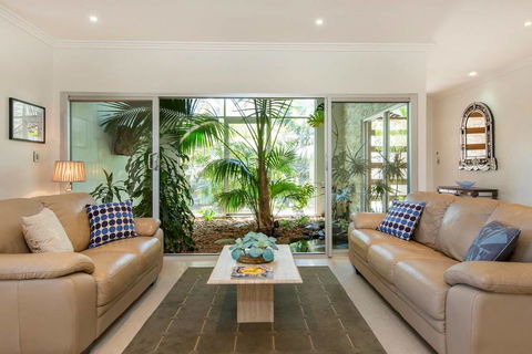 Adelphi Waterfront 2 Bedroom Ground Floor Home - Accommodation Broadbeach 0