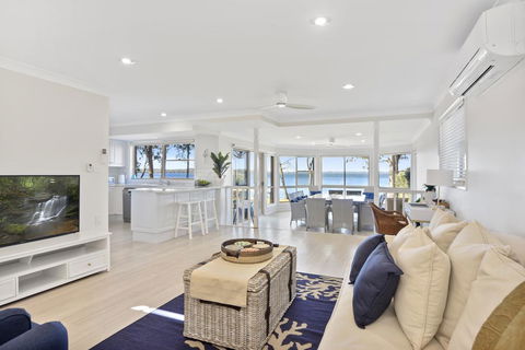 Adrift Retreat - St Georges Basin Waterfront Home - Accommodation Broadbeach 0
