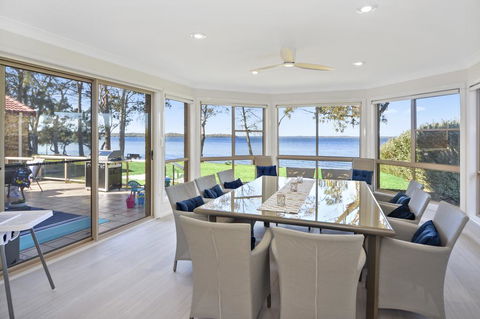 Adrift Retreat - St Georges Basin Waterfront Home - Accommodation Broadbeach 2