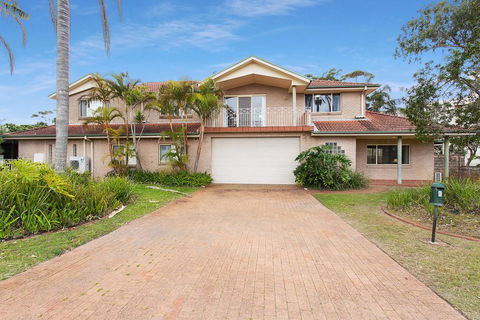 Ajax Avenue, 6 - Accommodation Broadbeach 1