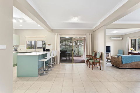 Ajax Avenue, 6 - Accommodation Broadbeach 0