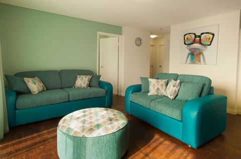Albany Waves - Accommodation Broadbeach 2