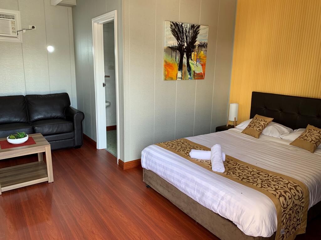 Finley NSW Accommodation Broadbeach