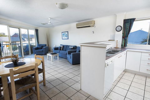 Alexander Beachfront Apartments - Accommodation Broadbeach 3