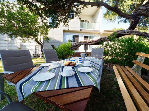Alice's Palace, 2-minute Walk To Lifeguard Patrolled Surf Beach - Accommodation Broadbeach 2