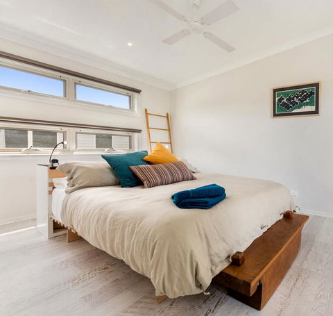 Alice's Palace, 2-minute Walk To Lifeguard Patrolled Surf Beach - Accommodation Broadbeach 0