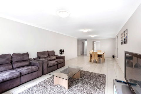 Alida Place, 1 Lagoons Estate - Accommodation Broadbeach 3