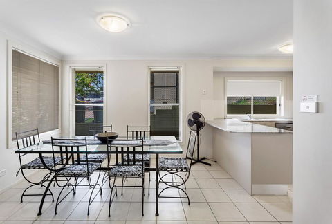 Alida Place, 1 Lagoons Estate - Accommodation Broadbeach 2