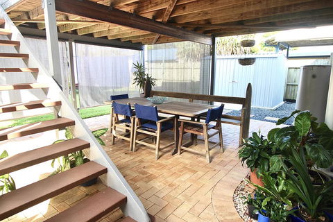 Aloha Alex Beach House Pet-friendly- 450m To The Beach - Accommodation Broadbeach 1