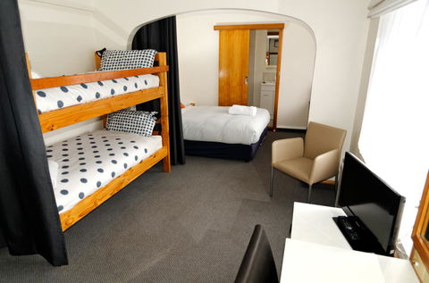 Alpenhorn Lodge - Accommodation Broadbeach 2