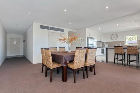 Alta Mira, Unit 14, 12 - 14 Soldiers Point Rd - Accommodation Broadbeach 3