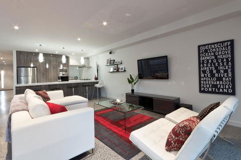 Amaroo - Accommodation Broadbeach 0