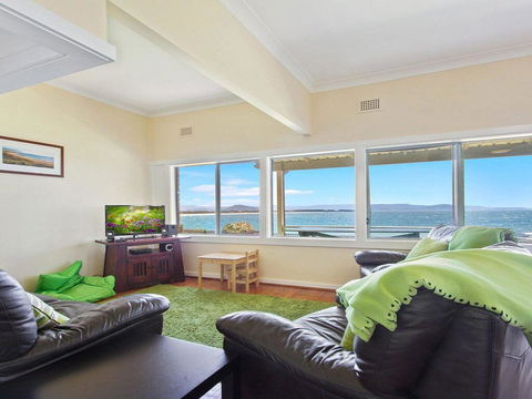 Amazing Aspects - Perched Above Tilbury Cove - Accommodation Broadbeach 3