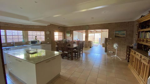 Amazing Beach House - Accommodation Broadbeach 3