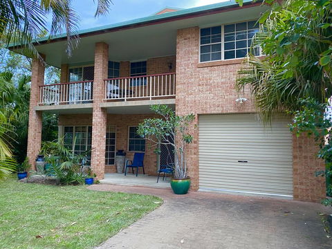 Amazing Beach House - Accommodation Broadbeach 0