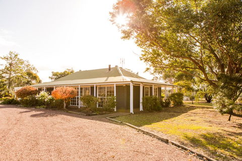 Among The Vines - Accommodation Broadbeach 0