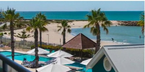 AN OCEAN,BEACH And POOL VIEW APARTMENT - Apt 210 SEASHELLS RESORT - Accommodation Broadbeach 0