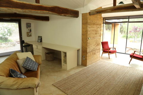 Anagama House & Studio - Accommodation Broadbeach 1