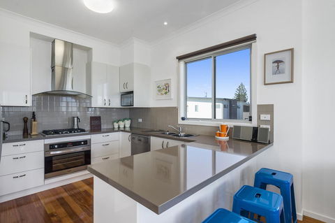 Anchorage - Accommodation Broadbeach 2