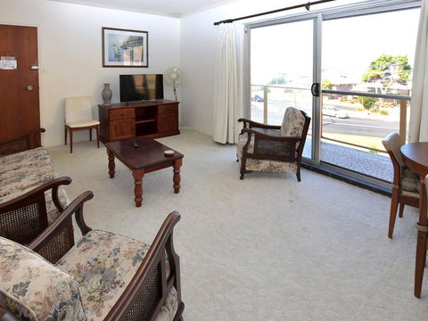 Anchorage 10 Water Views From Balcony - Accommodation Broadbeach 2