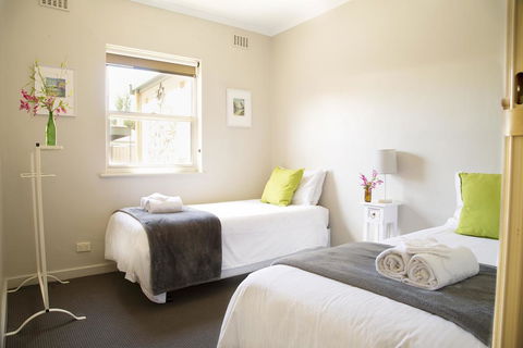Angaston Mews - Accommodation Broadbeach 1