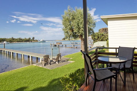 Anglesea Lodge - Accommodation Broadbeach 2