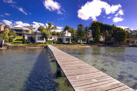 Anglesea Lodge - Accommodation Broadbeach 1