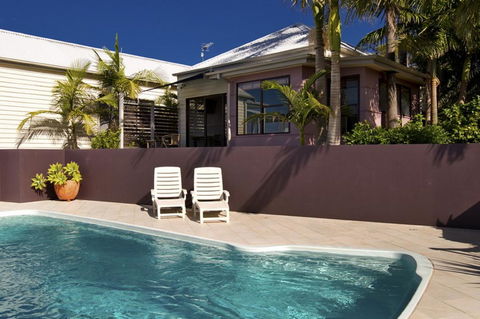 Anglesea Lodge - Accommodation Broadbeach 3