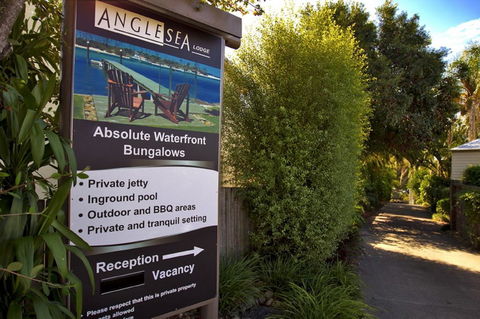 Anglesea Lodge - Accommodation Broadbeach 0