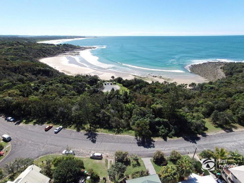 Angourie Blue 1 - Great Ocean Views - Surfing Beaches - Accommodation Broadbeach 1
