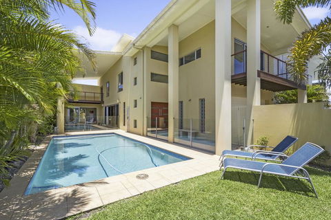 ANGOURIE HOUSE - SALT VILLAGE - Accommodation Broadbeach 0