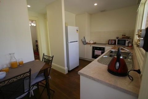 Annies Garden Cottage - Accommodation Broadbeach 1
