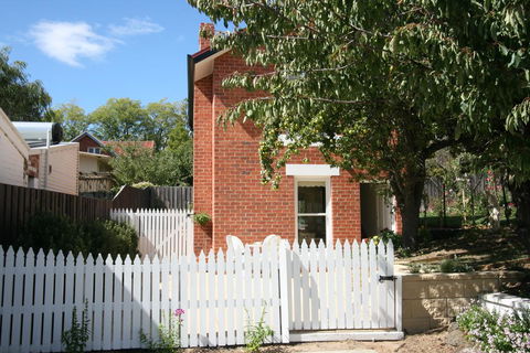 Annies Garden Cottage - Accommodation Broadbeach 0
