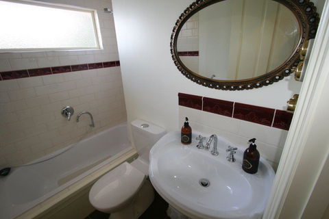 Annies Garden Cottage - Accommodation Broadbeach 3