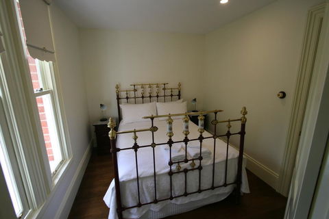 Annies Garden Cottage - Accommodation Broadbeach 2
