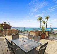 APARTMENT 12 PACIFIC APARTMENTS- Across From the Pier - Accommodation Broadbeach