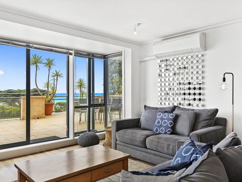 APARTMENT 12 PACIFIC APARTMENTS- Across From The Pier - Accommodation Broadbeach 2