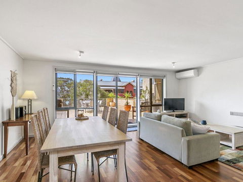 APARTMENT 23 PACIFIC APARTMENTS - Sit On The Deck And Soak In The View - Accommodation Broadbeach 1