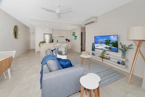 Apartment Close To The City Life On Lake 3 - Accommodation Broadbeach 0