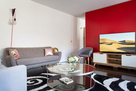 Apartment With Balcony And Parking Near Racecourse - Accommodation Broadbeach 0